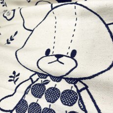 画像2: ［今治製］くまのがっこう｜名前入りバースブランケット｜おくるみ｜せいくらべ｜アップル｜ネイビー (2)